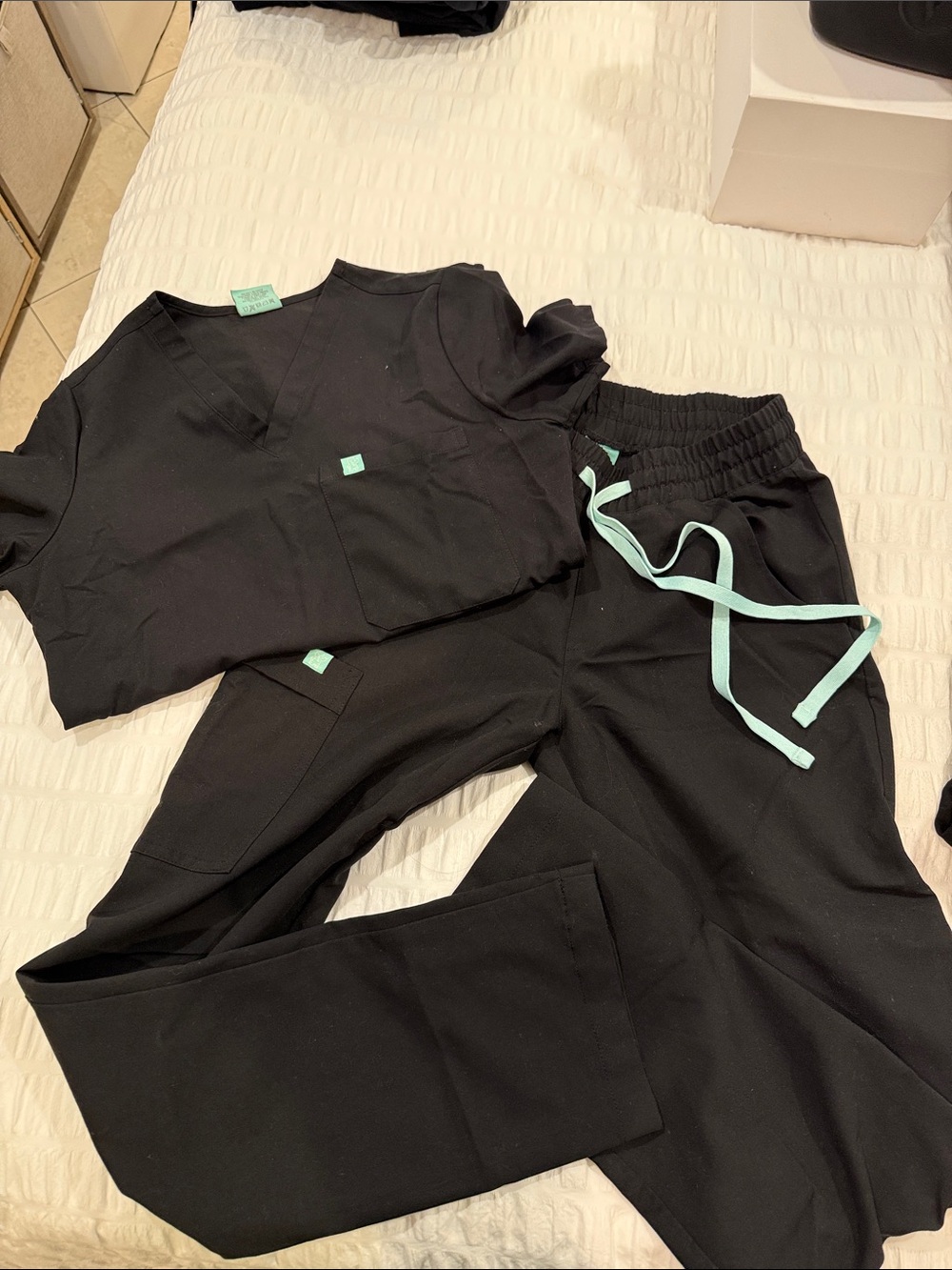 Garde Malade Black Women's Scrub Pants & Top Set with Mint Drawstring - size XXS
